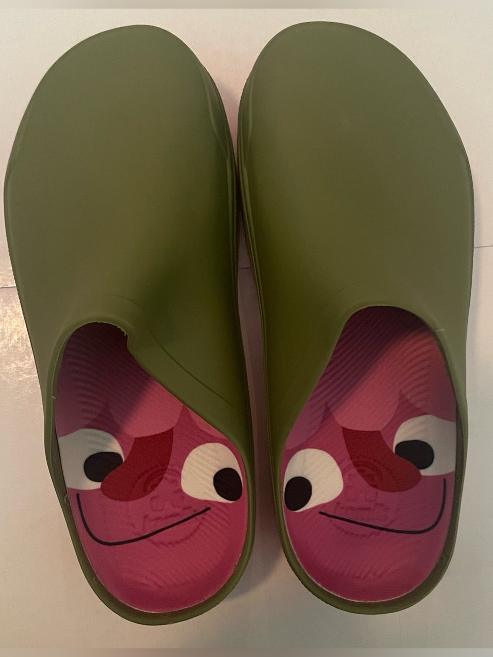 Kamik NovaXCG Olive Green Slip-On Clogs with Pink Soles- NWT - Picture 2 of 6